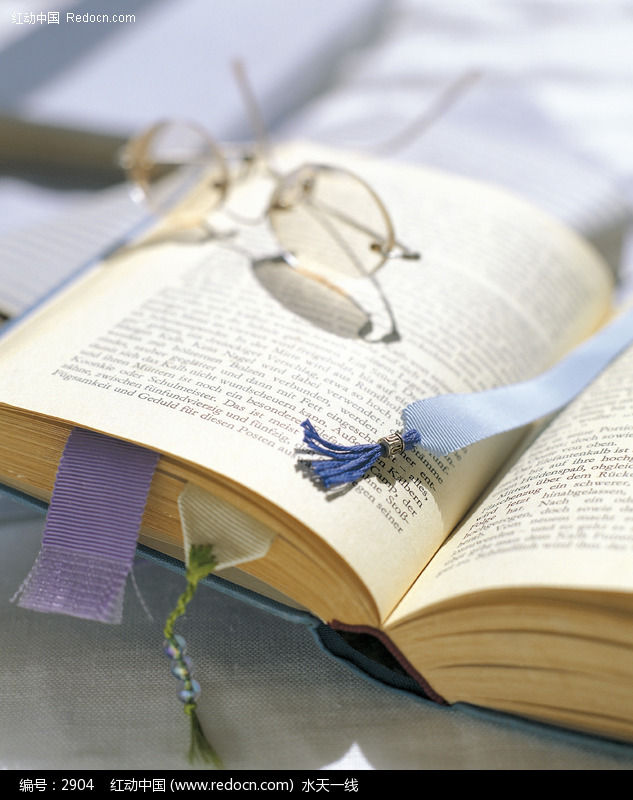 打开的英文书籍图片-生活用品|日常生活图片下
