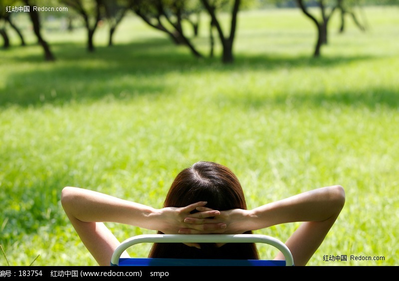 背靠座椅的 悠闲 美女图片(编号:183754)_女性女