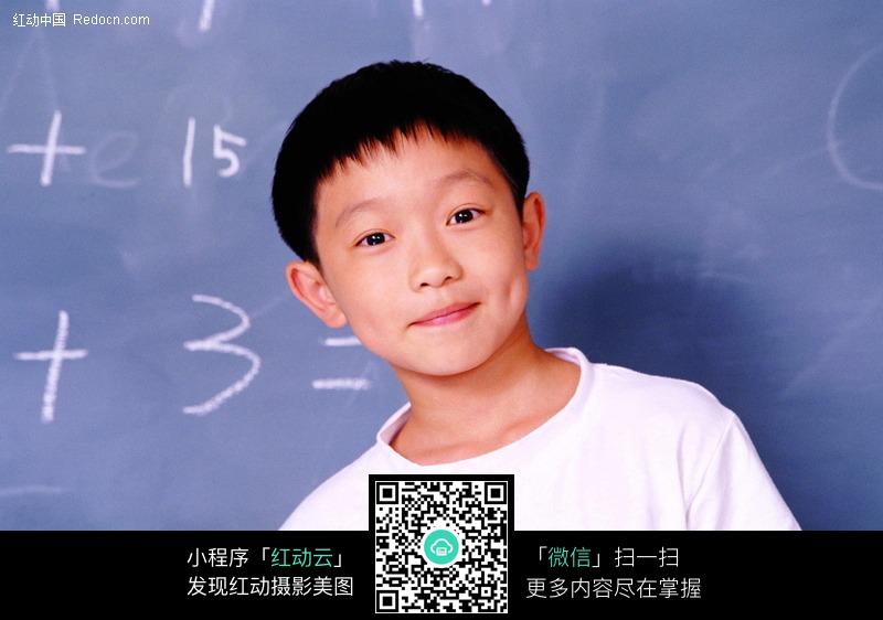 黑板前的小学生图片(编号:246707)