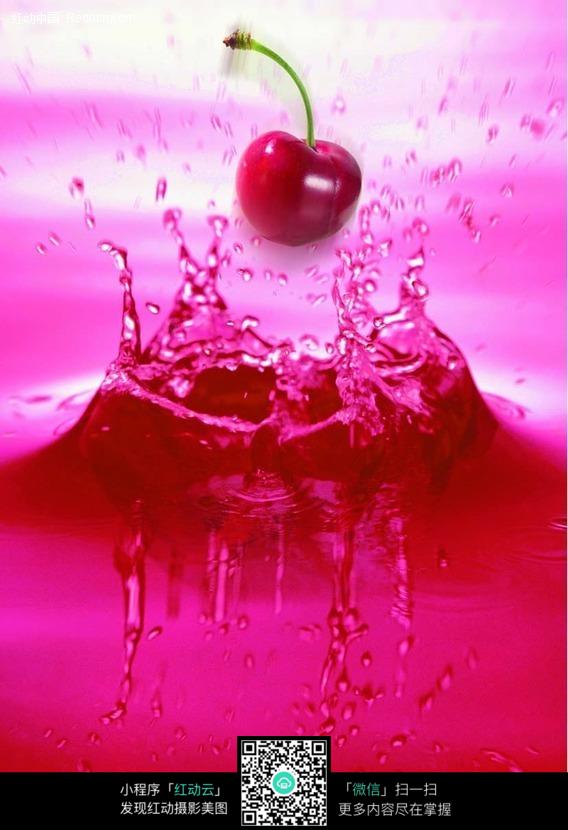 落入红色液体中的樱桃图片(编号:366645)_水果蔬菜_餐饮美食_图片素材