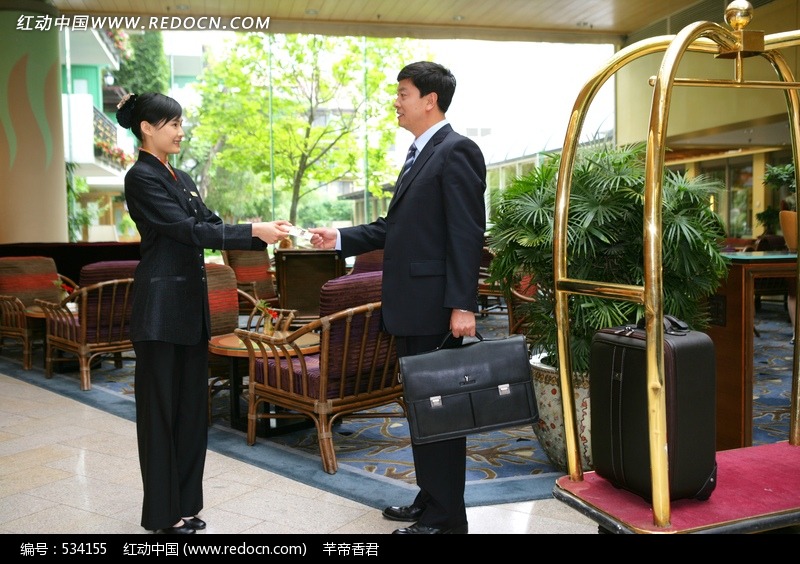 服务员呈递资料给客人图片(编号:534155)_职业