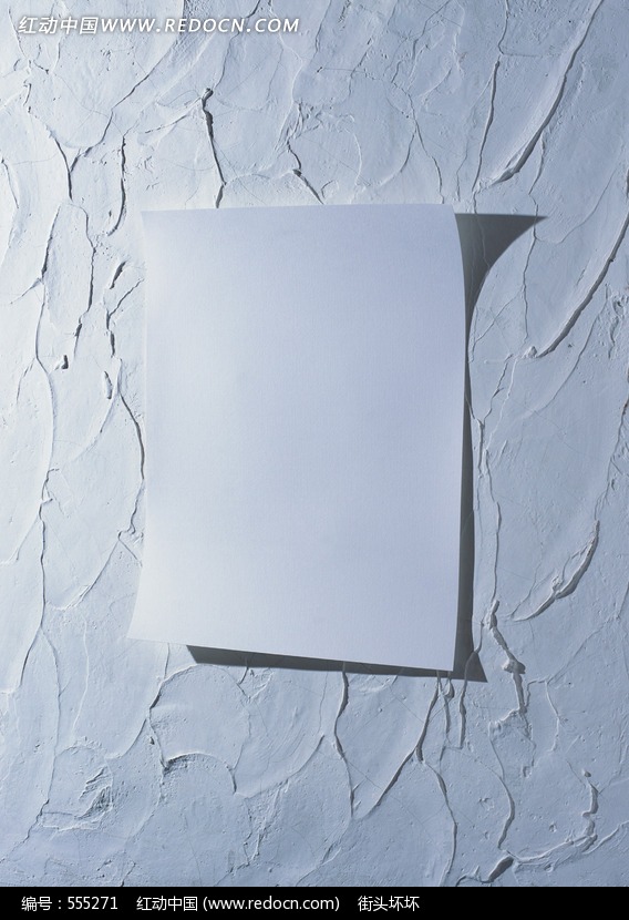 墙上贴着一张白纸图片-生活用品|日常生活图片