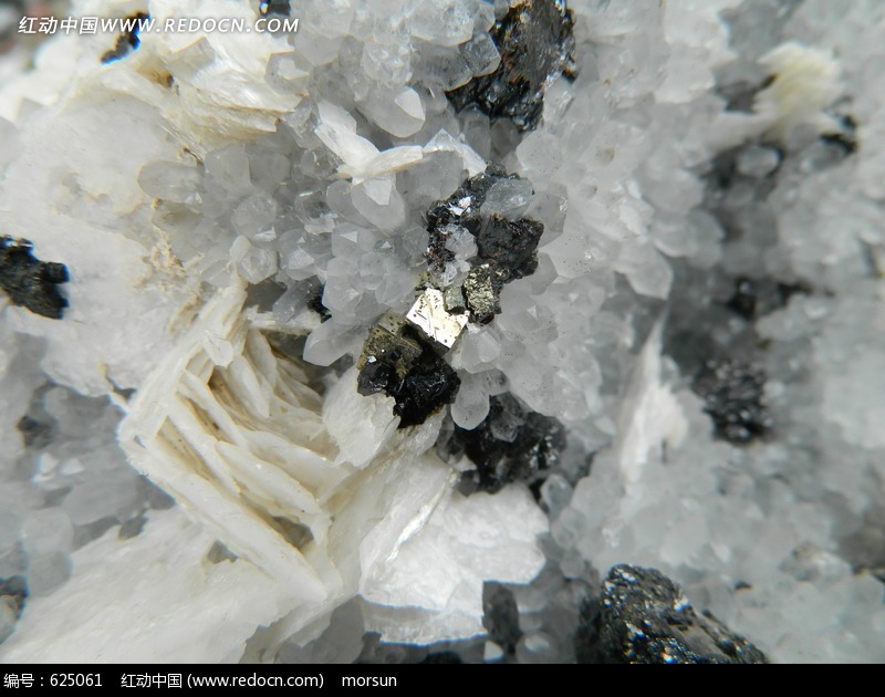 晶莹石英晶体与方晶图片(编号:625061)_其他