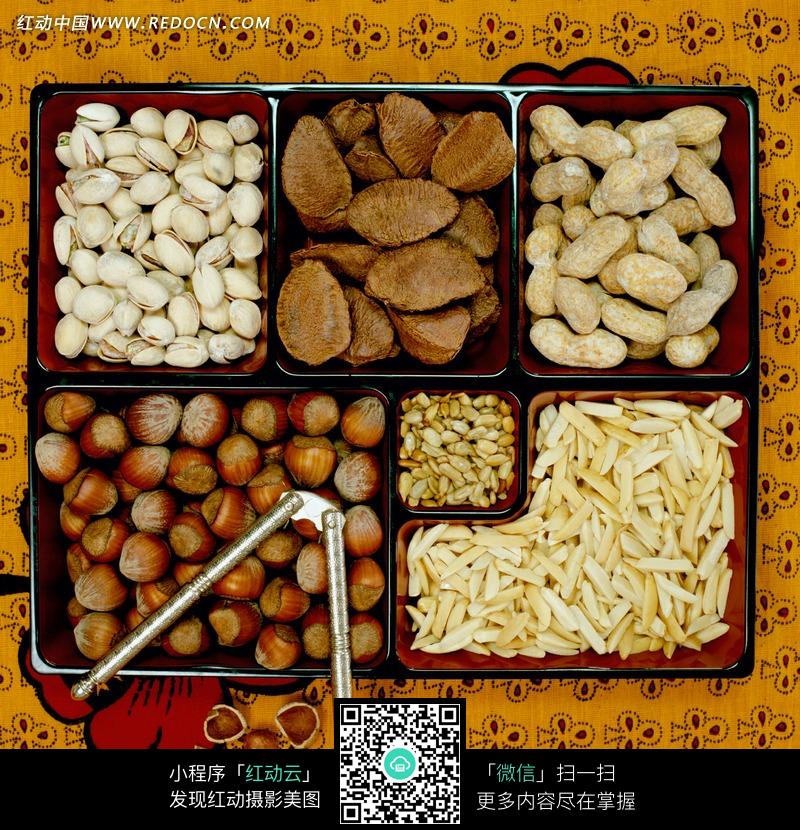盘子里的各种<em>坚果类</em>零食图片-美食图库|图片库