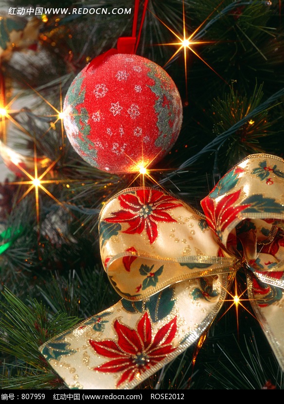 圣诞树上的一品红丝带与磨砂圣诞色吊球图片(编号:807959)_节日庆典_生活百科_图片素材