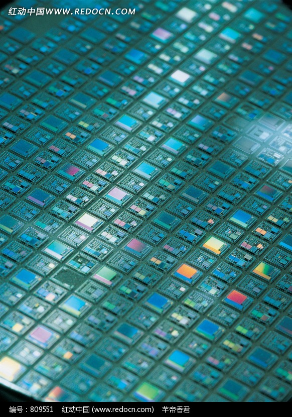 整齐密集排列的方格芯片电路板图片-现代科技