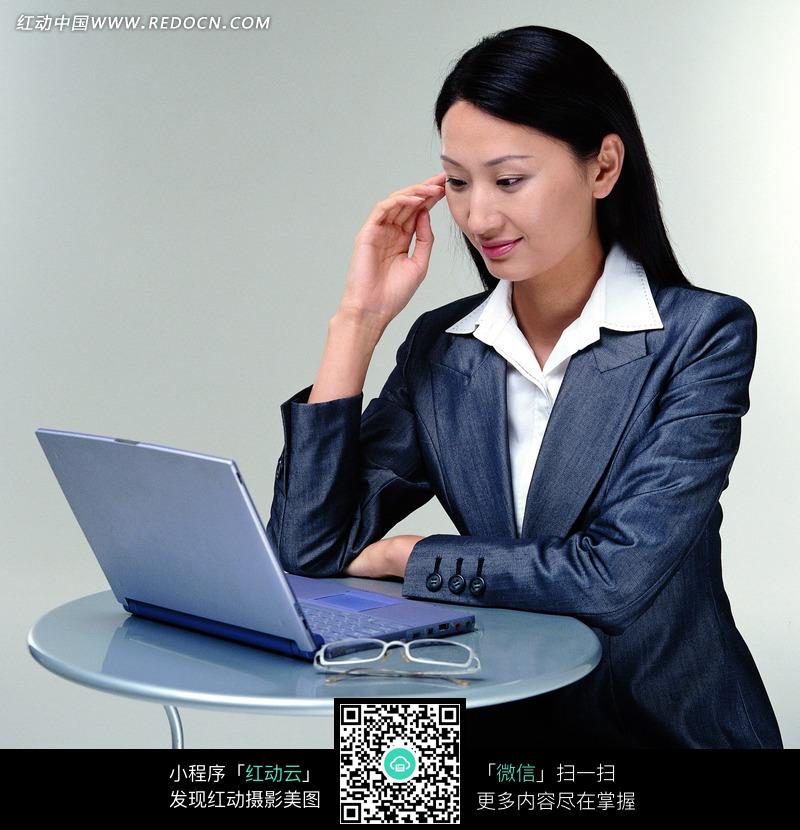 0浏览文件的<em>女白领</em>图片(编号:1040461)_职业人