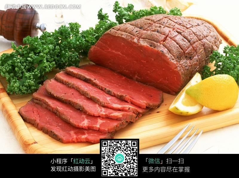 托盘里的牛肉和牛肉切片图片-美食图库|图片库素材下载(编号:1152757)