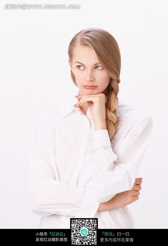 闷闷不<em>乐</em>的金发<em>美女图片</em>(编号:1320017)_女性