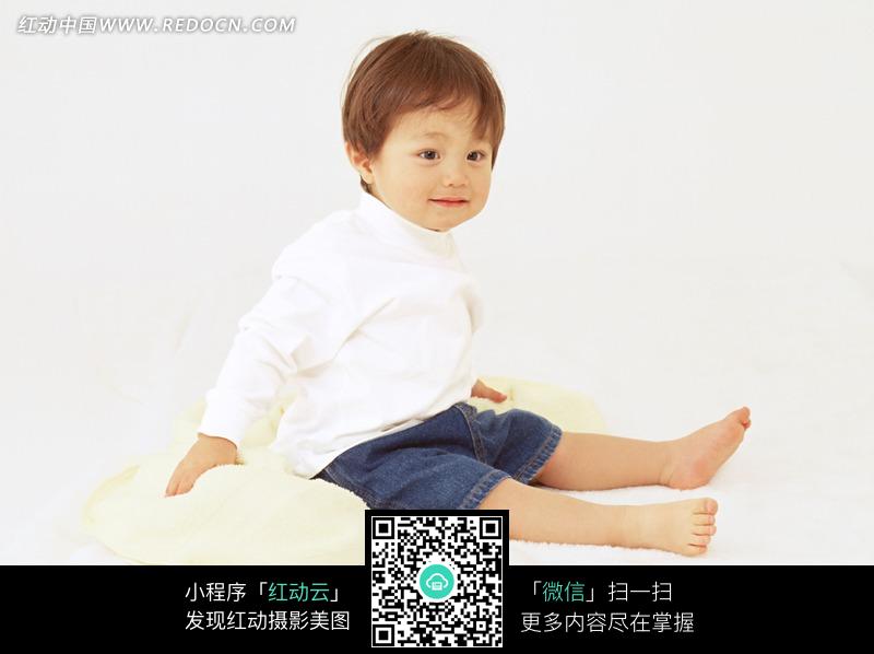 坐在枕头上的小<em>男婴图片</em>-人物<em>图片</em>素材|<em>图片</em>库