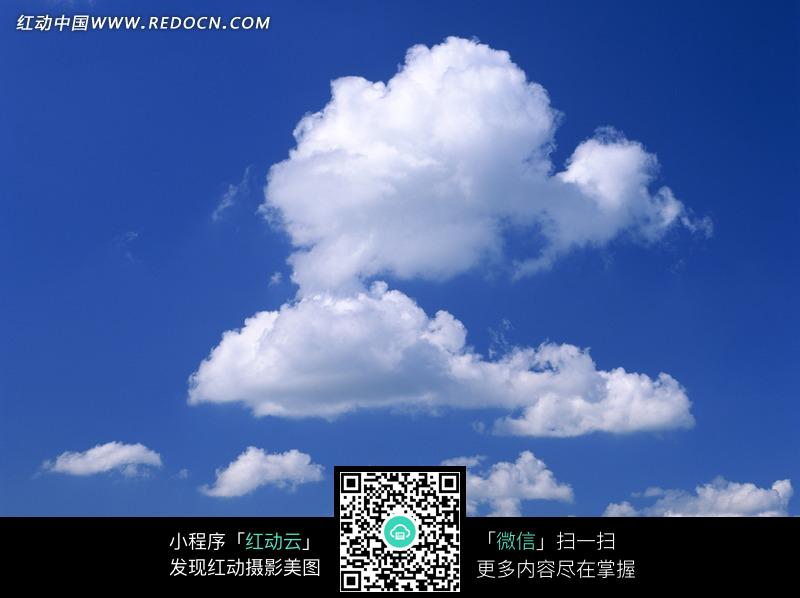 天空中美丽的云图片