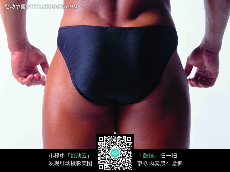 站着的健美男人臀部特写图片(编号:1601475)