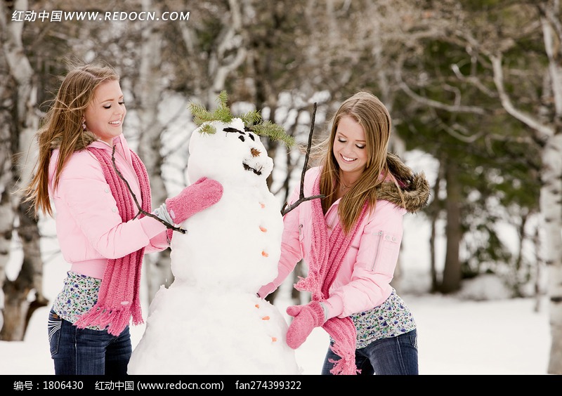 堆雪人的<em>外国双胞胎姐妹图片</em>-人物图片素材|图